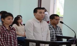 4 năm tù cho các bị cáo mua bán súng trái phép