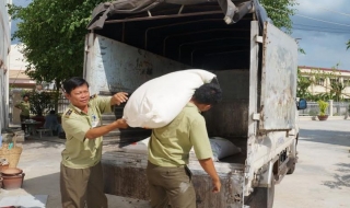 Bắt giữ một xe tải chở 4 tấn đường cát nhập lậu
