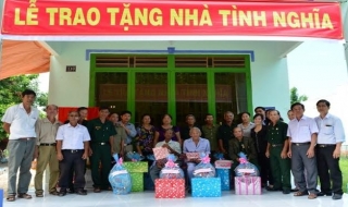 Tân Châu: Bàn giao 8 căn nhà tình nghĩa cho gia đình chính sách