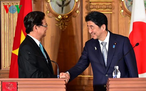 2-abe-va-dung-copy-YIJK.jpg