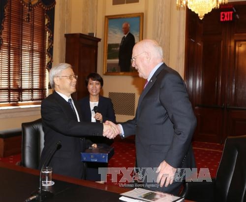 Tổng Bí thư gặp Thượng nghị sĩ John McCain