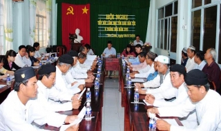 Tân Châu: Tiếp xúc chức sắc tôn giáo, dân tộc