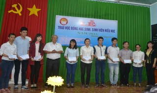 Trao 110 suất học bổng cho học sinh, sinh viên vượt khó nghèo huyện Châu Thành
