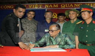 Bangladesh muốn tăng cường đưa lao động, du khách tới TP.HCM