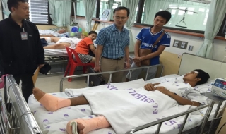 Thăm người Việt bị thương trong vụ nổ Bangkok