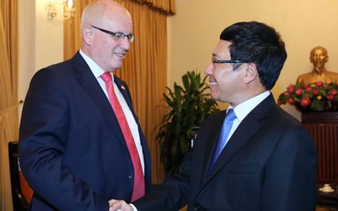 pho thu tuong pham binh minh tiep ong volker kauder hinh 0