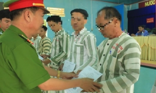 Trao quyết định đặc xá cho phạm nhân