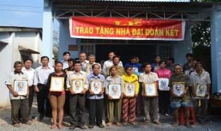 Châu Thành: Hơn 3,6 tỷ đồng xây tặng 98 căn nhà ĐĐK cho hộ nghèo, hộ cận nghèo