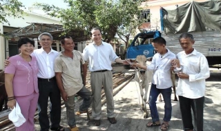Châu Thành: Trao bò sinh sản cho người khuyết tật