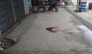 Phát hiện một người bị thương nằm trước nhà dân