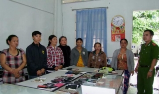 CATN: Bắt nhóm đối tượng móc túi trong lễ hội