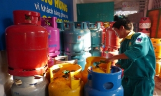Giá gas, giá nước tăng - người tiêu dùng lao đao