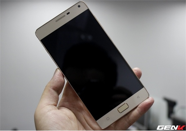 Smartphone 'pin trâu' Lenovo Vibe P1 đầu tiên tại Việt Nam