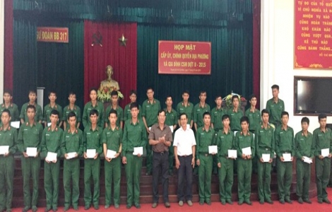 Lãnh đạo thành phố Tây Ninh thăm tân binh nhập ngũ đợt 2 năm 2015