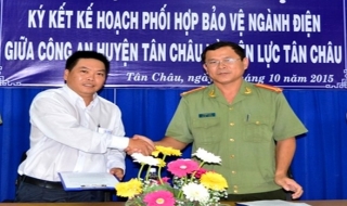 Công an Tân Châu: Ký kết phối hợp bảo vệ ngành Điện