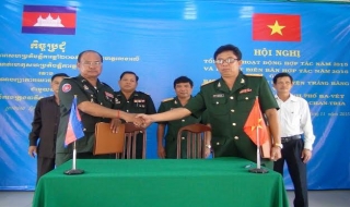 Ban CHQS huyện Trảng Bàng: Ký kết biên bản hợp tác với Chi khu quân sự huyện Chanthrea và thành phố Ba Vet (Campuchia)