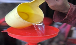 Uống rượu pha methanol, 19 người Campuchia thiệt mạng