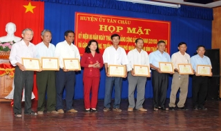 Tân Châu: Họp mặt mừng Đảng mừng Xuân và gặp mặt bí thư, trưởng ấp/khu phố