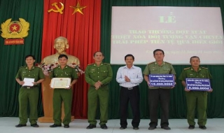 UBND tỉnh tặng bằng cho Công an huyện Trảng Bàng