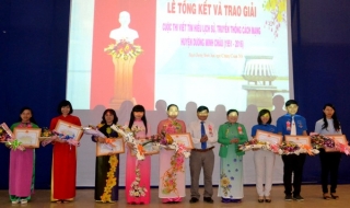 Trao giải cuộc thi Viết tìm hiểu lịch sử, truyền thống cách mạng huyện Dương Minh Châu