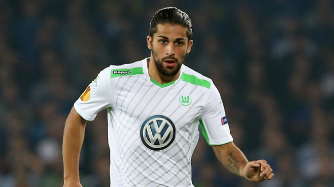 Hậu vệ trái Ricardo Rodriguez (25/8/1992) Cầu thủ người Thụy Sỹ có thể không phải gương mặt quen thuộc với người yêu bóng đá tại Việt Nam nhưng đã nằm trong sổ tay của các ông lớn tại châu Âu. Màn trình diễn chói sáng mùa trước giúp Wolfsburg giành ngôi á quân Bundesliga là minh chứng cho tài năng của Rodriguez.