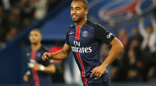 Tiền đạo phải Lucas Moura (13/8/1992) Không phải ngẫu nhiên khi PSG chịu bỏ ra hơn 50 triệu đôla để mua Moura vào năm 2013, biến anh thành cầu thủ tuổi teen đắt giá nhất thế giới thời đó. Moura là mắt xích quan trọng trên hàng công PSG, và dần đánh bật đàn anh Cavani lên ghế dự bị.