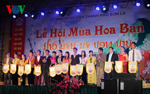 son la khai mac le hoi mua hoa ban hinh 1