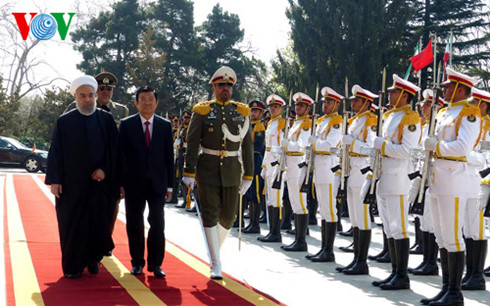 le don trong the chu tich nuoc truong tan sang o phu tong thong iran hinh 1