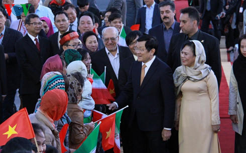 chu tich nuoc toi thu do teheran, bat dau tham cap nha nuoc iran hinh 1
