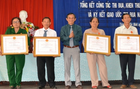 Thành phố Tây Ninh: Tổng kết thi đua khen thưởng năm 2015