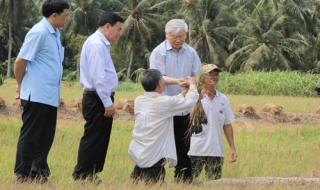 Tổng Bí thư: 'Tìm mọi cách giúp bà con vùng thiên tai'