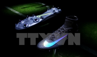 Nike 'gây sốc' với mẫu giày thể thao có thể tự buộc dây