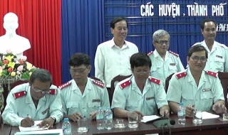 Khối Thanh tra các huyện, thành phố ký kết giao ước thi đua năm 2016