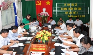Ủy ban bầu cử huyện Tân Châu họp phiên thứ ba
