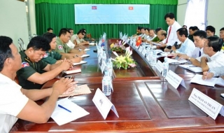 Tân Hoà-Chom Cravien: Trao đổi tình hình an ninh trật tự