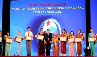 Khai mạc Lễ hội bánh tráng phơi sương Trảng Bàng