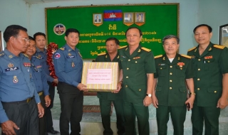 Bộ CHQS Tây Ninh thăm, chúc Tết lực lượng Quân cảnh Hoàng gia Campuchia