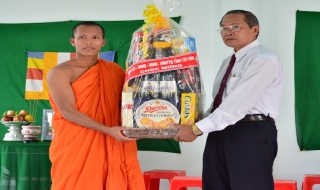 Lãnh đạo tỉnh thăm, chúc tết cổ truyền đồng bào Khmer