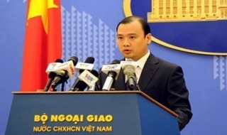Trao công hàm phản đối Trung Quốc đáp máy bay quân sự xuống đá Chữ Thập