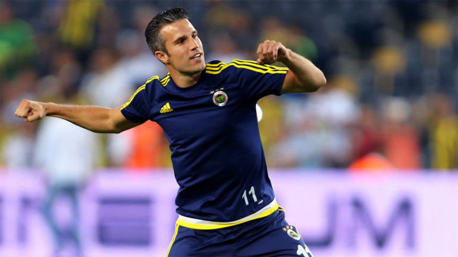 Robin Van Persie, 32 tuổi, 16 bàn Sau mùa đầu không thành công, Van Persie bắt đầu để lại dấu ấn trong màu áo Fenerbahce. Tiền đạo này đang có 16 bàn và đưa CLB lên xếp thứ hai giải vô địch Thổ Nhĩ Kỳ.