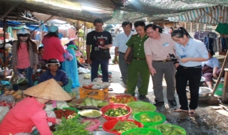 Kiểm tra an toàn thực phẩm tại huyện Bến Cầu