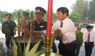 Đoàn Tổng cục chính trị QĐND Việt Nam và CAND viếng nghĩa trang Liệt sĩ Quốc gia