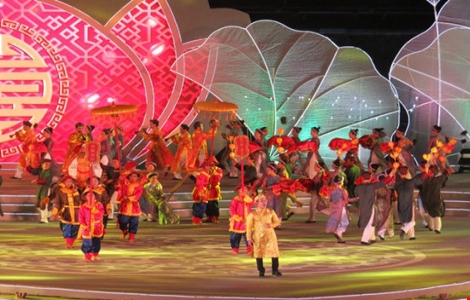 Bế mạc Festival Huế 2016 đậm chất... cố đô