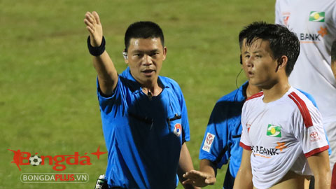 VPF đề xuất treo còi trọng tài Hà Anh Chiến đến hết mùa