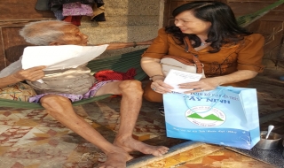Công ty XSKT Tây Ninh tặng quà Mẹ VNAH tại Bến cầu
