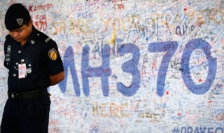 Thêm 2 mảnh vỡ 'gần như chắc chắn của MH370'