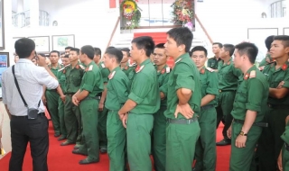 Triển lãm bản đồ và trưng bày tư liệu về Hoàng Sa, Trường Sa của Việt Nam thu hút đông đảo nhân dân đến tham quan