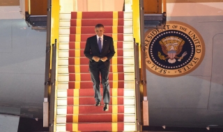 Tổng thống Hoa Kỳ Barack Obama đã đặt chân xuống sân bay Nội Bài tối 22/5.