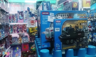 Né hàng TQ, cha mẹ bỏ tiền triệu mua đồ chơi ngày 1/6