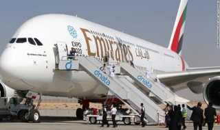 Cậu bé Trung Quốc trốn vé máy bay sang Dubai để... ăn xin
